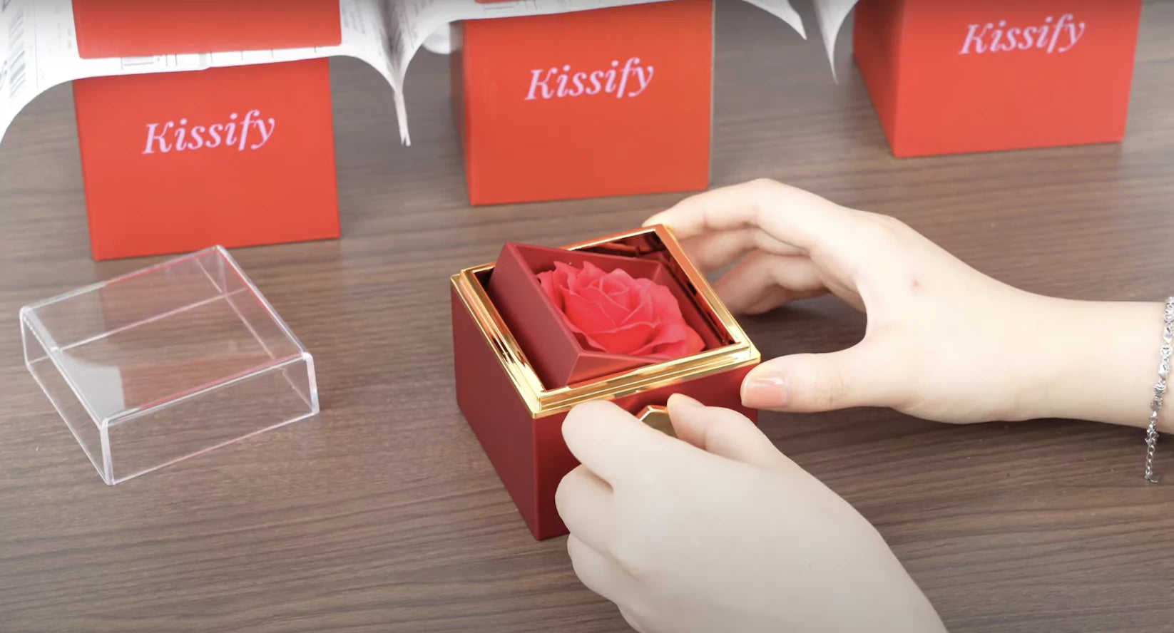 Last inn video: Packing the Eternal Rose Box with Hidden Hug Necklace | Perfect Gift for Loved Ones | Kissify